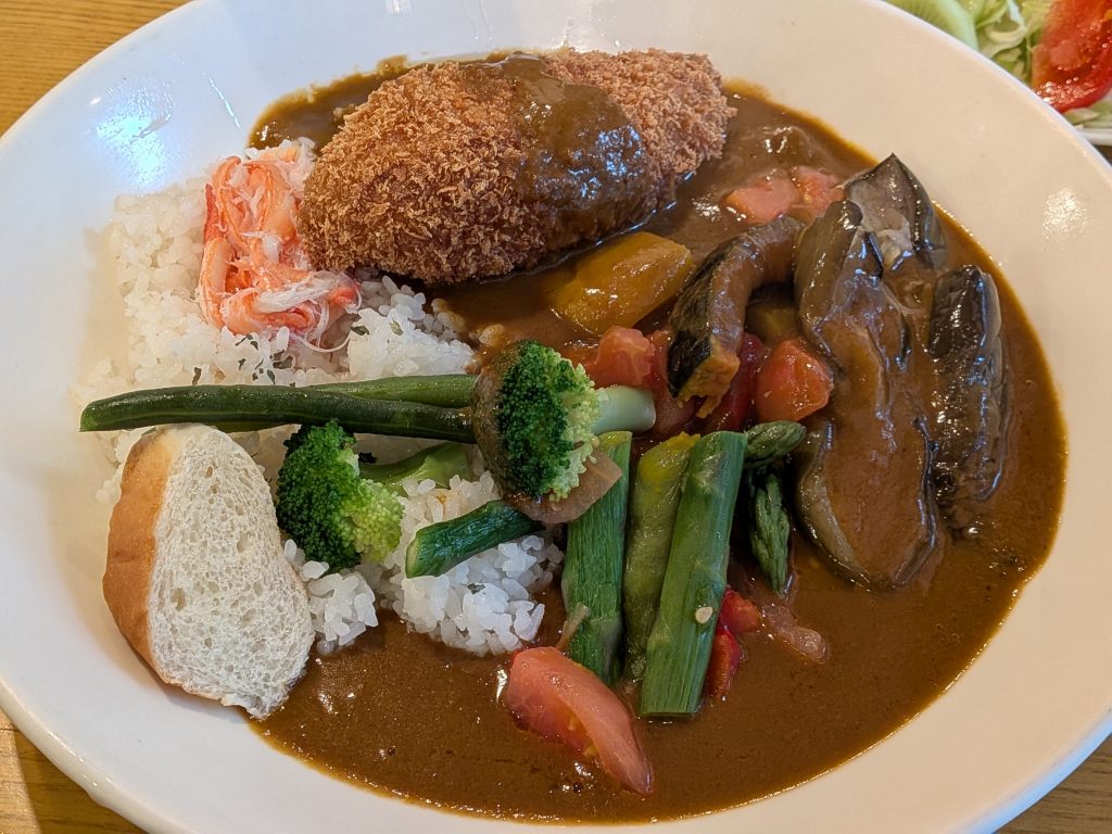 カニクリームコロッケと春野菜カレー