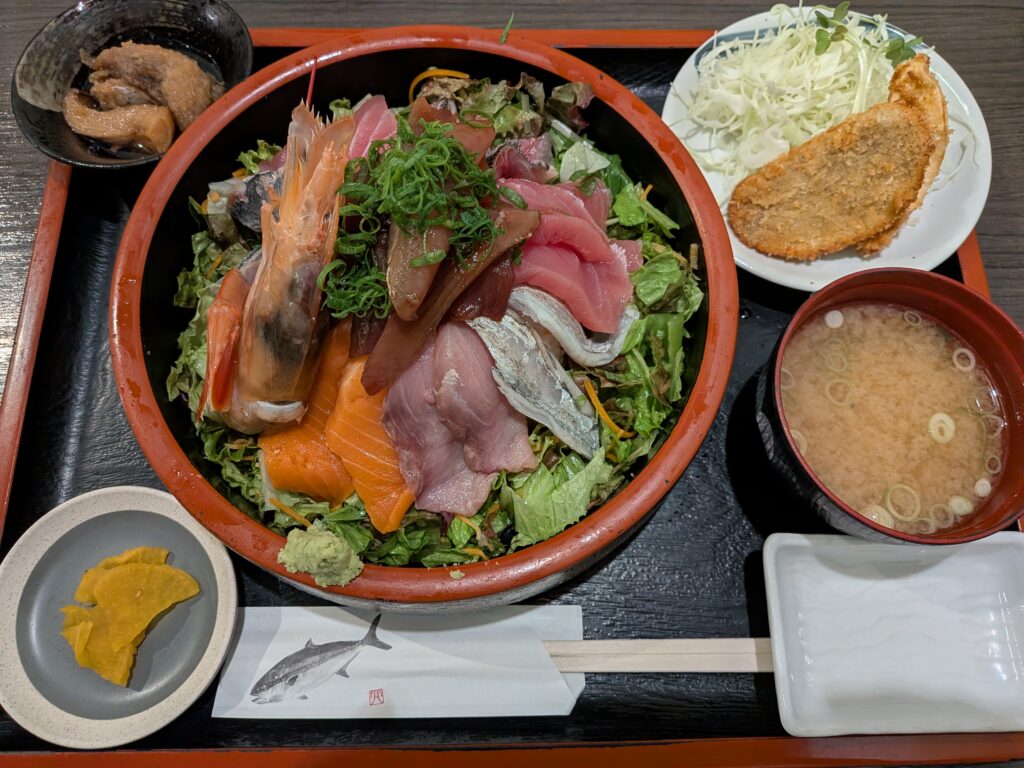 海鮮丼お刺身いっぱい
