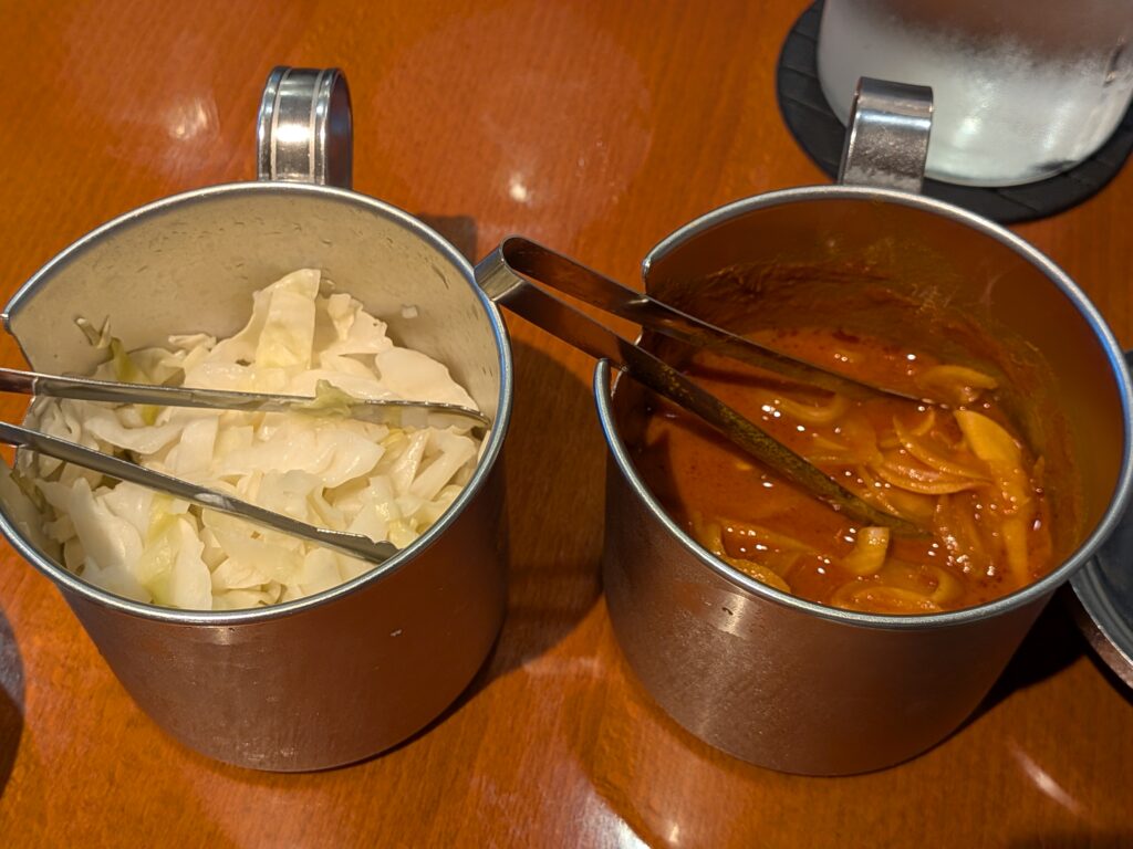 キャベツの酢漬けとタマネギのキムチ