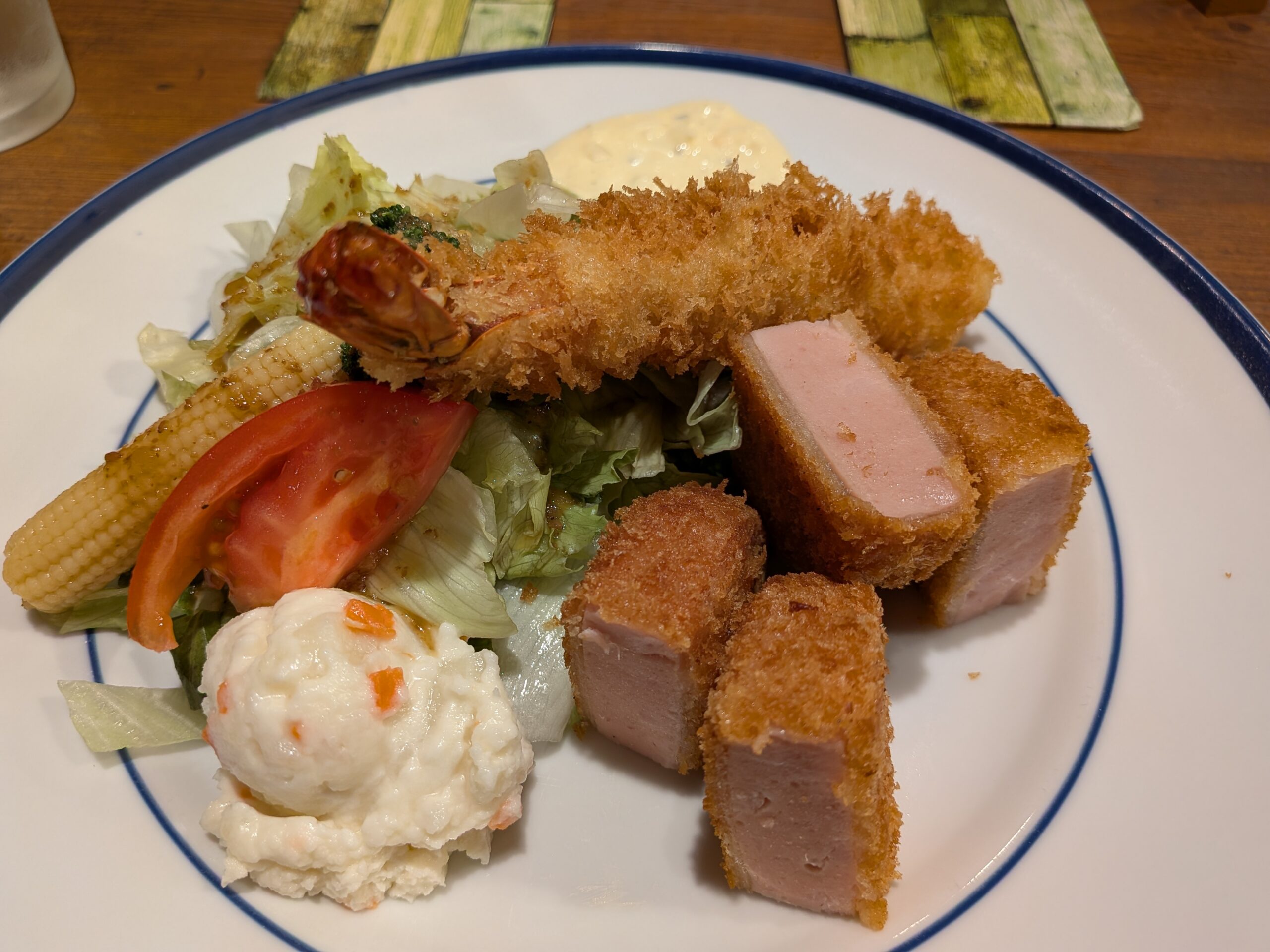 厚切りハムカツとエビフライランチ