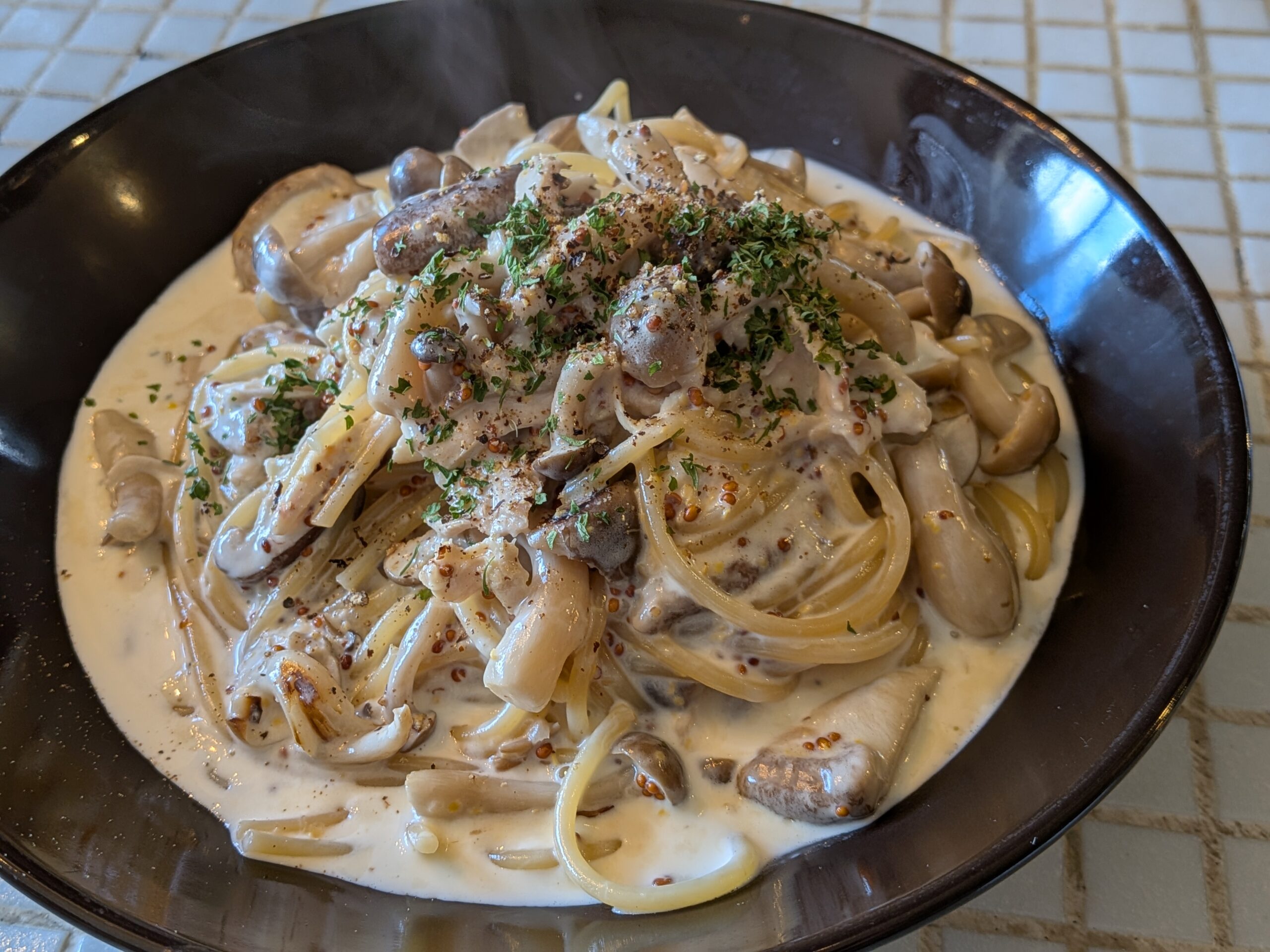 鶏胸肉とキノコのマスタードクリームスパケッティ